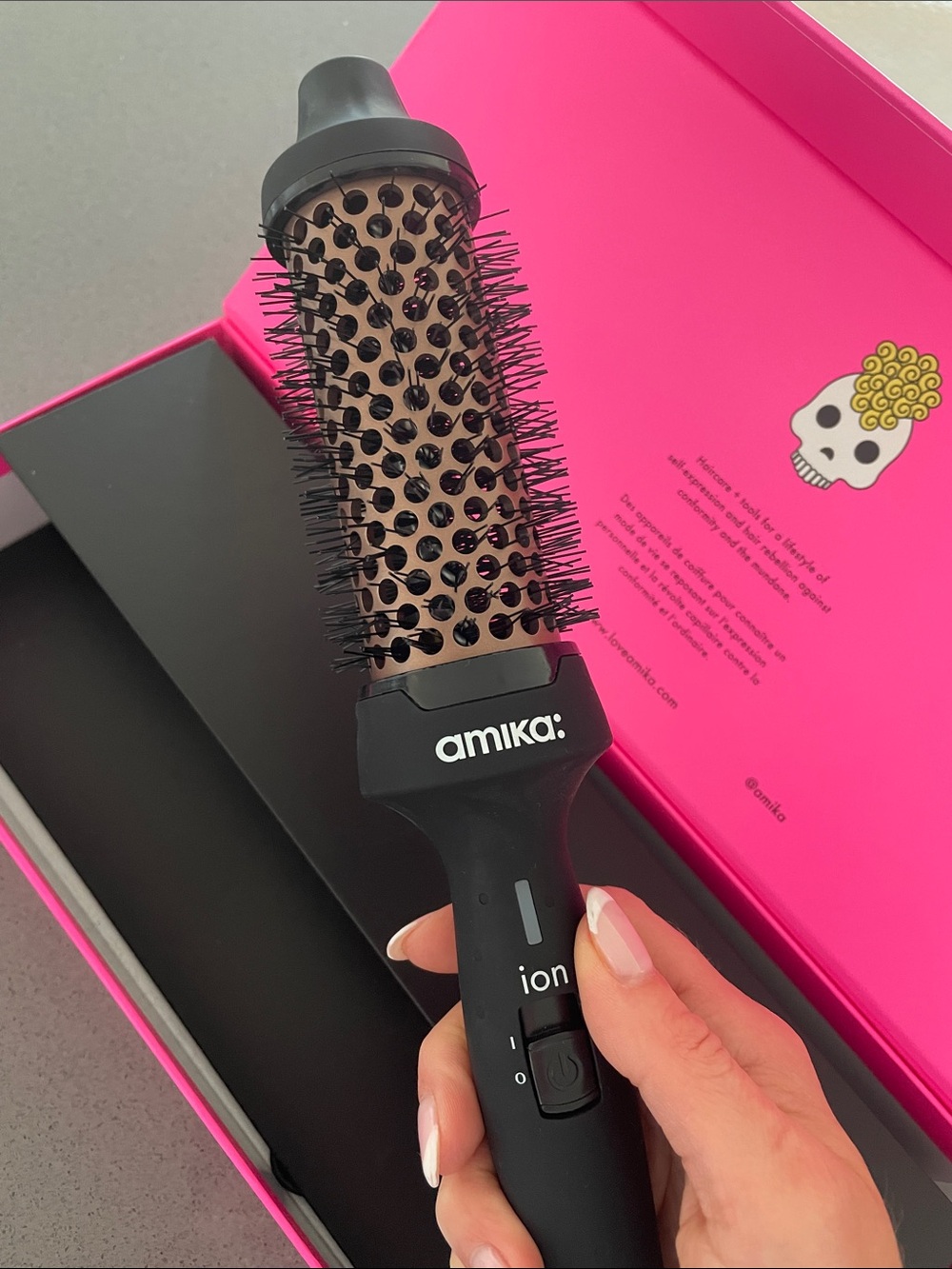 NWT amika blow out thermal brush